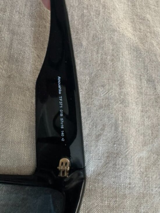 Tom Ford Oversized Cat‑Eye Sunglasses – Glossy Black, T‑Logo